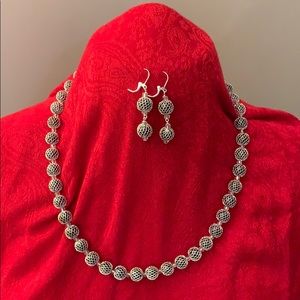 Necklace and earring set